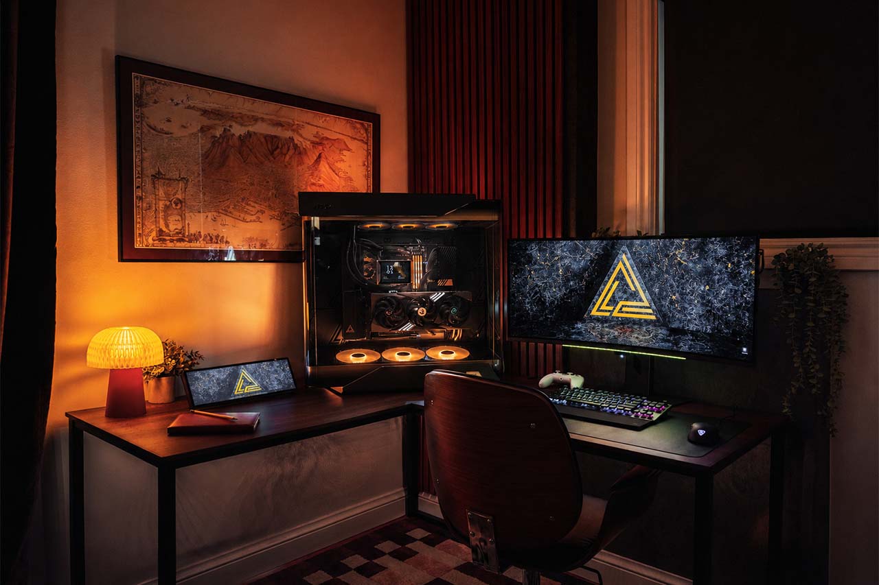 Cyber Bloom PC setup by Daniel Schiffer — photo 1