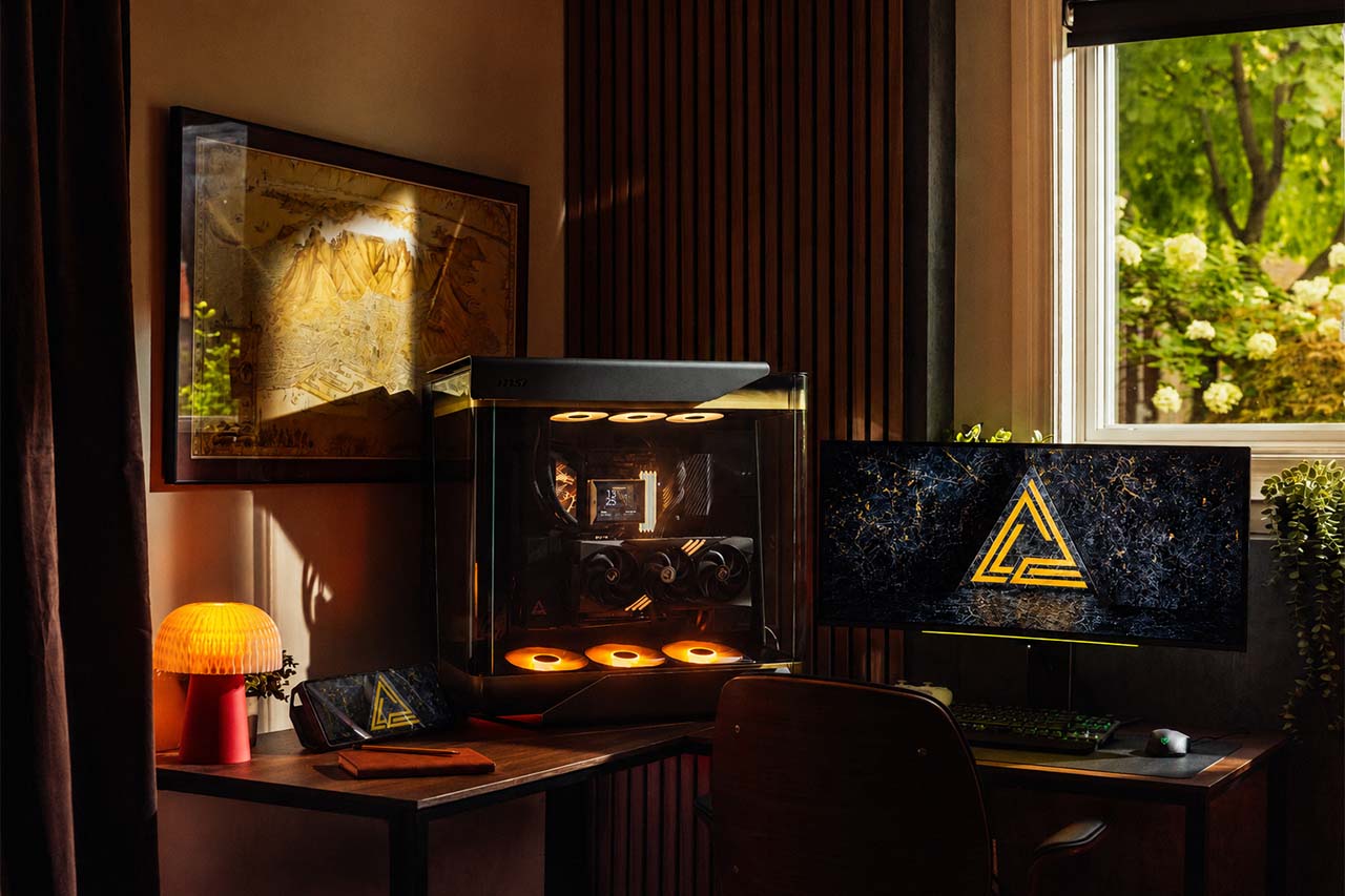 Cyber Bloom PC setup by Daniel Schiffer — photo 2