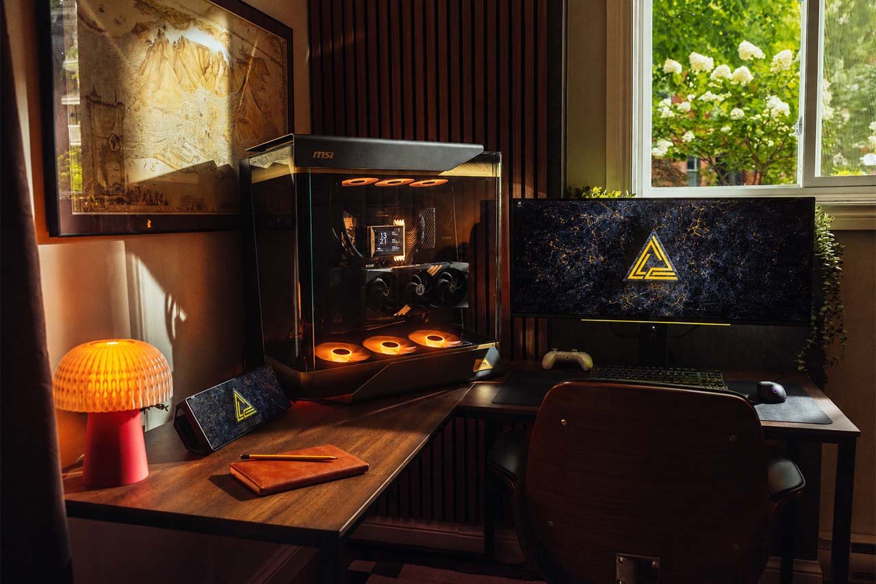 Cyber Bloom PC setup by Daniel Schiffer — photo 5