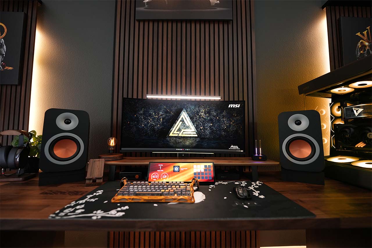 CyberLounge 2077 PC setup by TechSource — photo 3