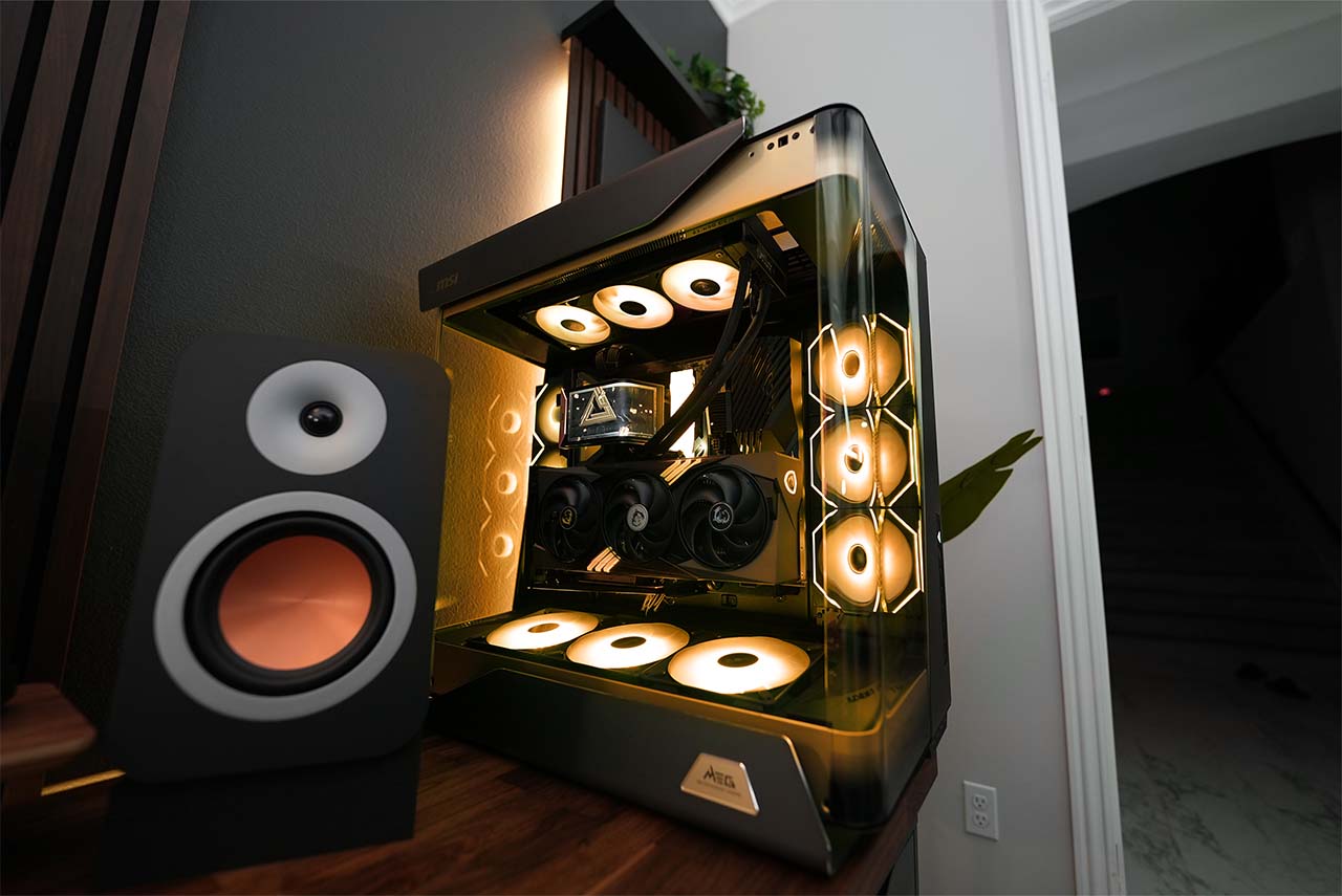 CyberLounge 2077 PC setup by TechSource — photo 5