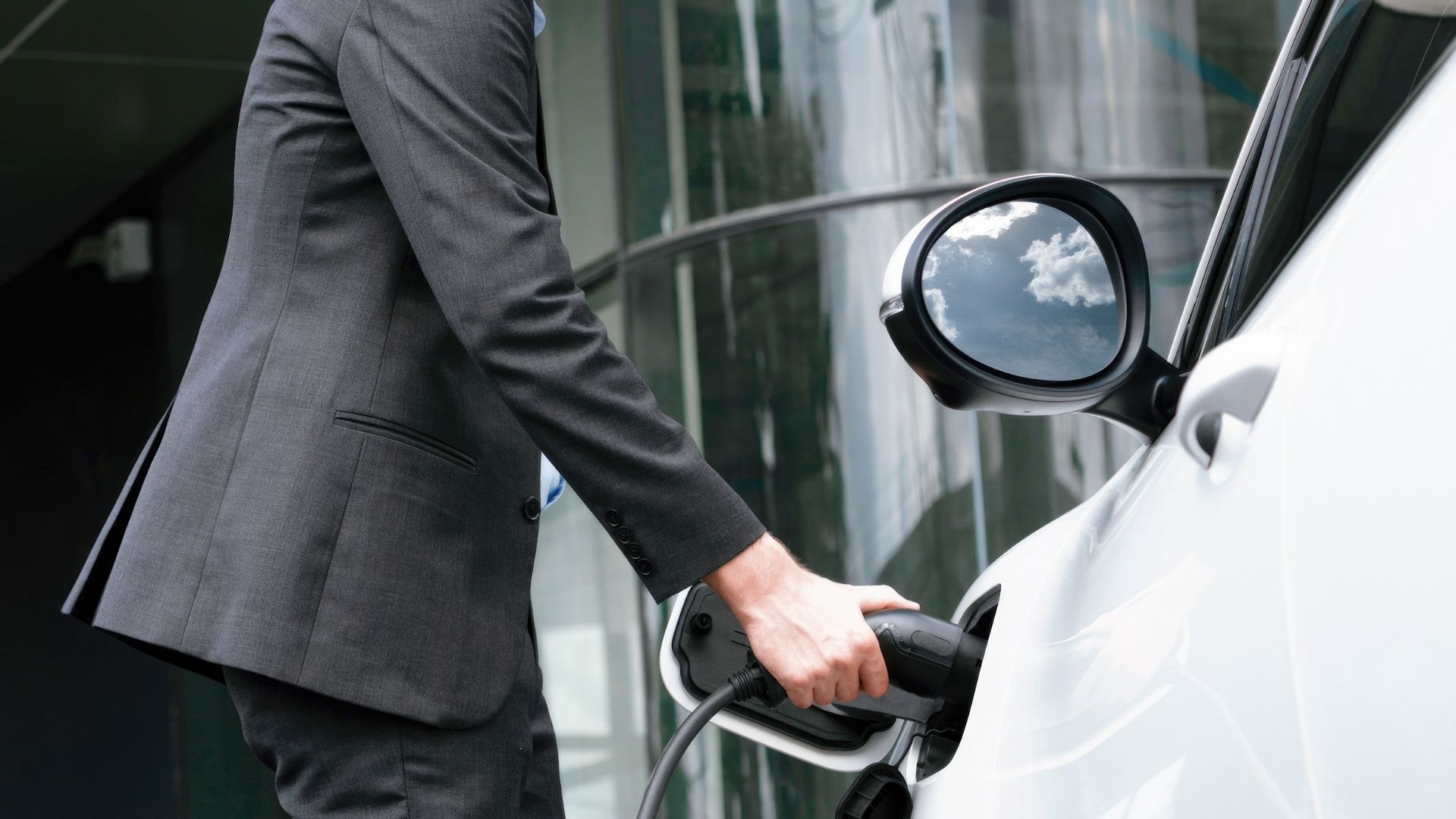 Mit MSI EV Charging zusammenarbeiten: Partnerchancen für Distributoren, Wiederverkäufer und zertifizierte Installateure.