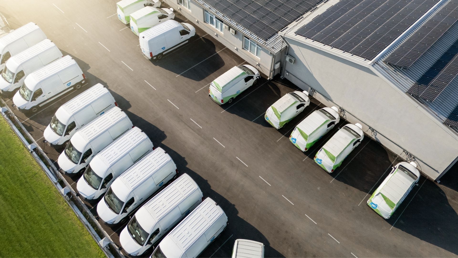 微星車隊與車庫電動車充電：為車隊與商用營運打造的高效率充電方案