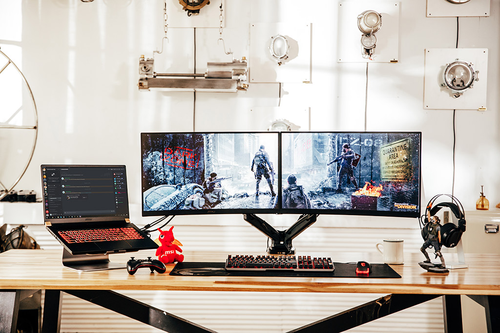 So Verbindest Du Deinen Laptop Mit Mehreren Gaming Monitoren