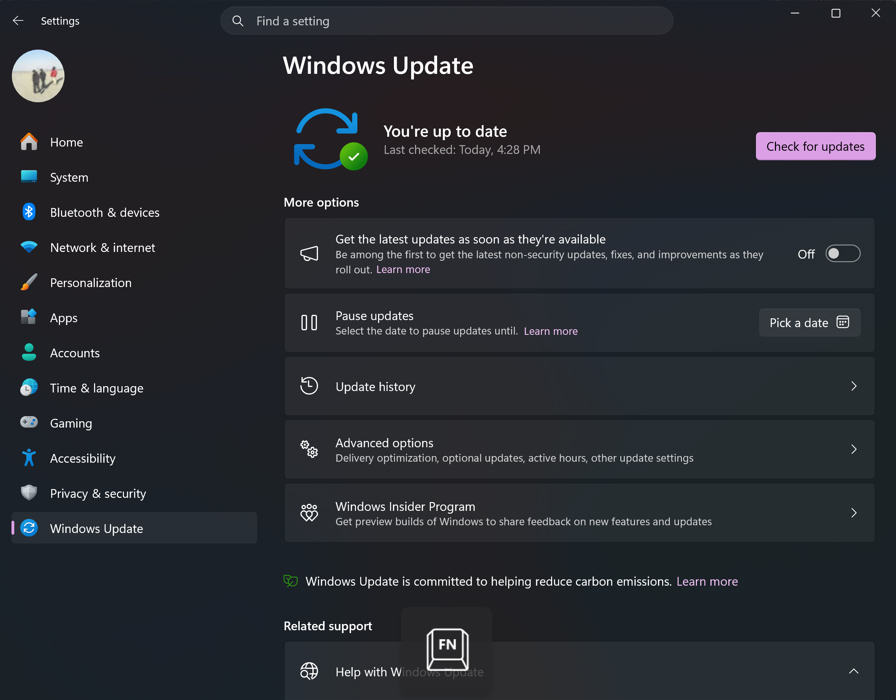 Zkontrolujte aktualizace a ujistěte se, že Windows hlásí Jste aktuální. Upozorňujeme, že snímky obrazovky slouží pouze k ilustraci. Podrobnosti na obrazovce se mohou lišit.