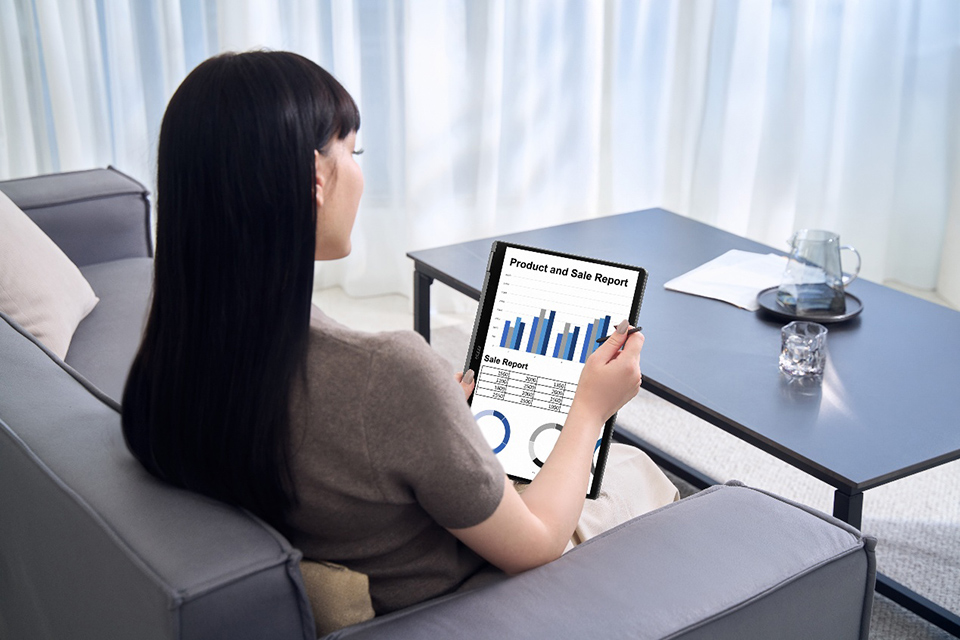 Los modelos Flip permiten cambiar sin esfuerzo entre los modos laptop y tablet, mientras que el rediseñado MSI Nano Pen permite escribir, anotar y crear de forma natural.