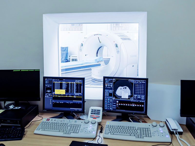 MS-C906 in Medical Data Processing with Four HDMI Displays and Four LAN Ports, Europe
