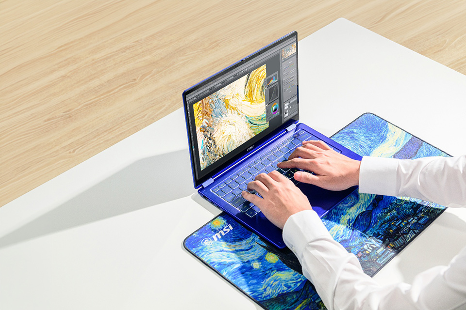 Prestige 14 Flip AI+梵谷特仕版配備 14 吋 OLED 螢幕,具備 100% DCI-P3 廣色域,能呈現豐富的對比度與精準色彩