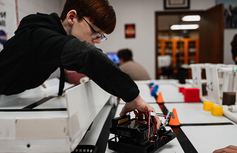 High School Robotics Class Utilizes CAD and 3D Printing for Autonomous Robot Competition