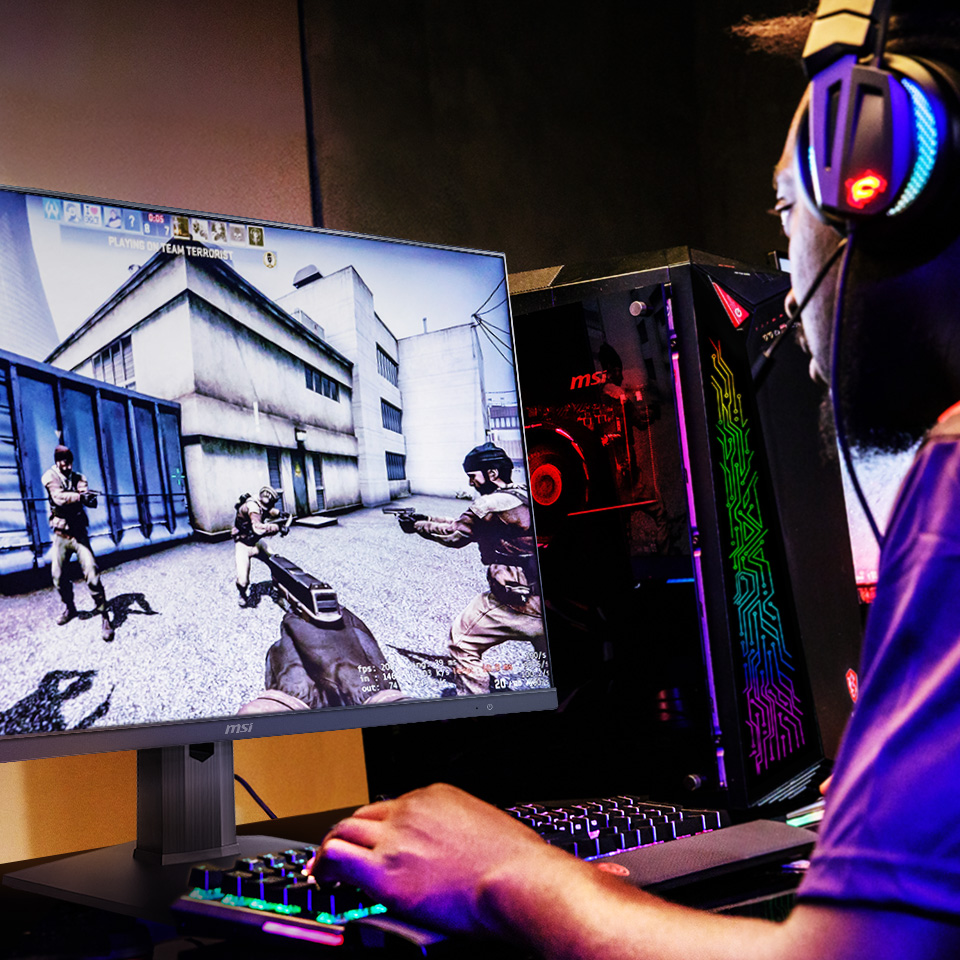 Pro Gamer playing FPS on MSI Optix MAG271R monitor.